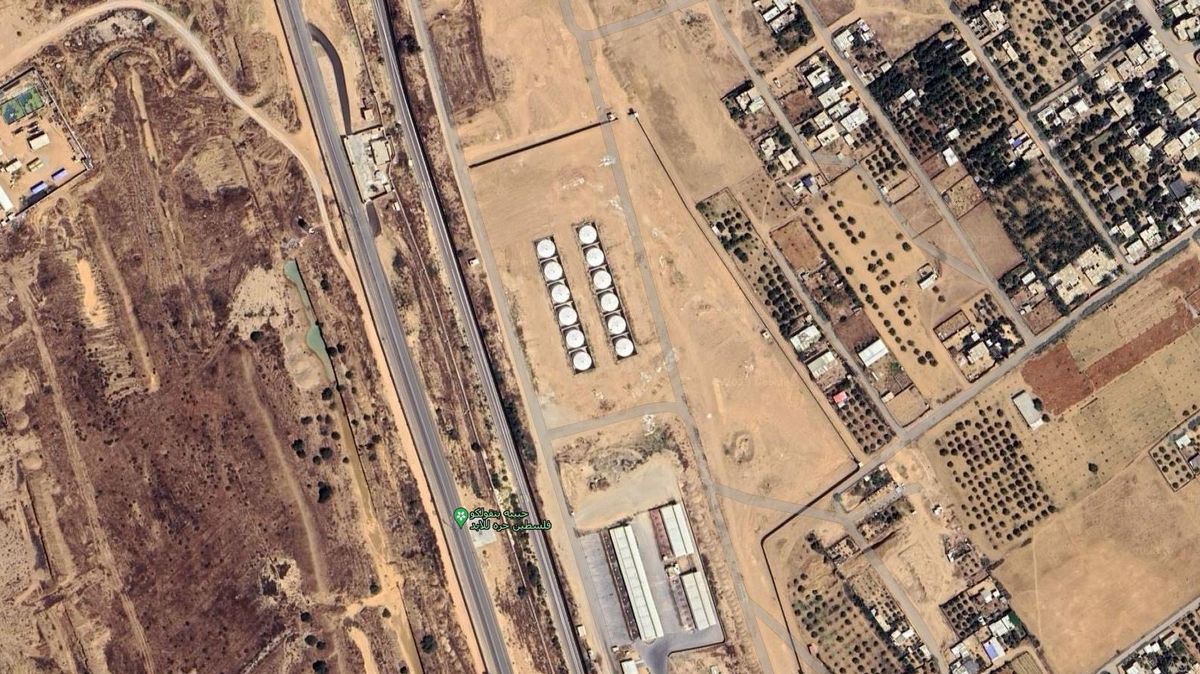 Chcete palivo? Požádejte Hamás. Izrael ukázal satelitní snímky velkého skladu